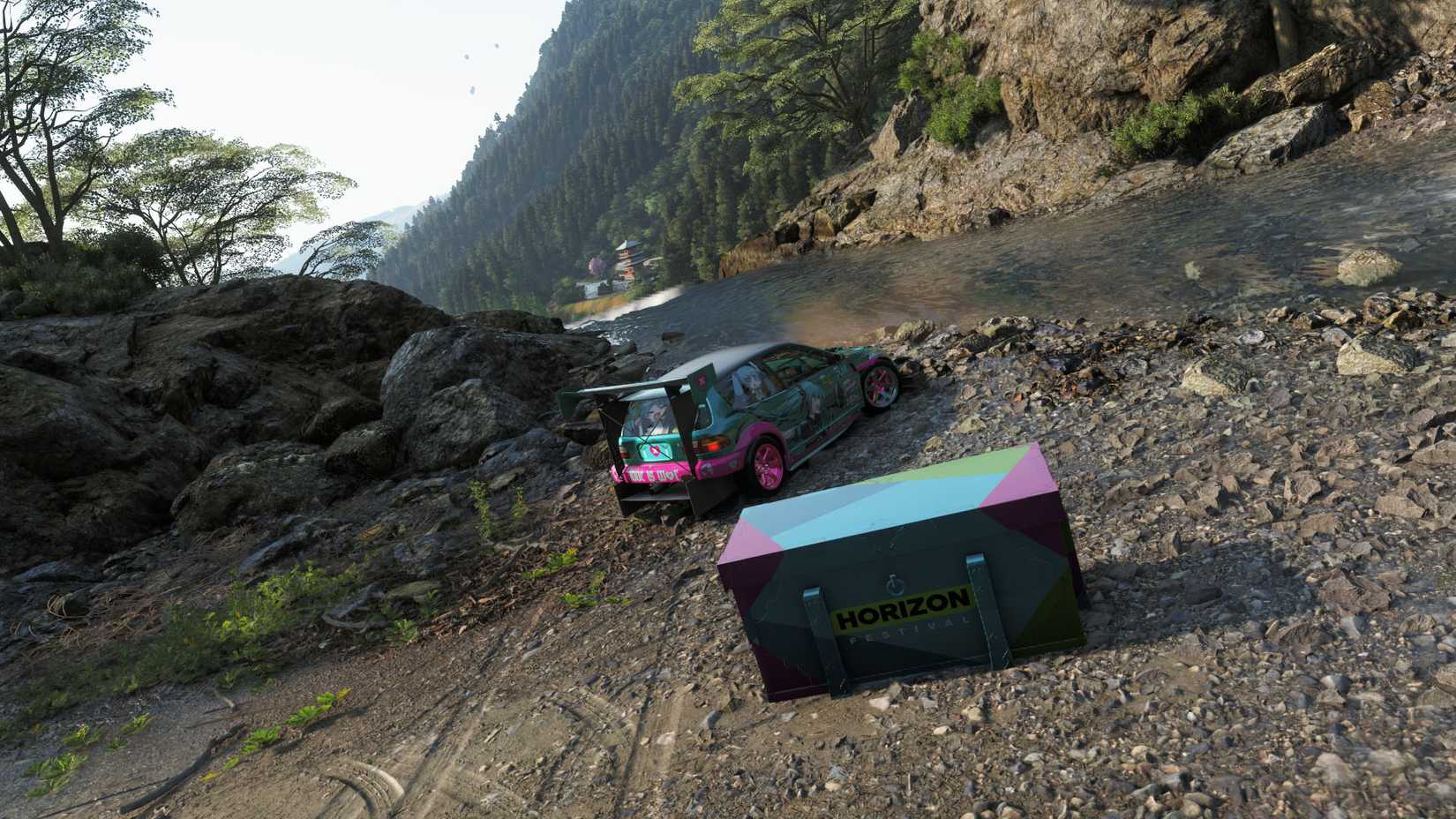A Forza Horizon 6 screenshot showing the treasure hunt box near the Temple of Nachi Falls