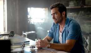 jake gyllenhaal in the grey-1