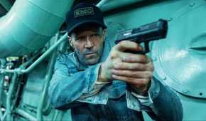 jason statham's character cole reed holding pistol