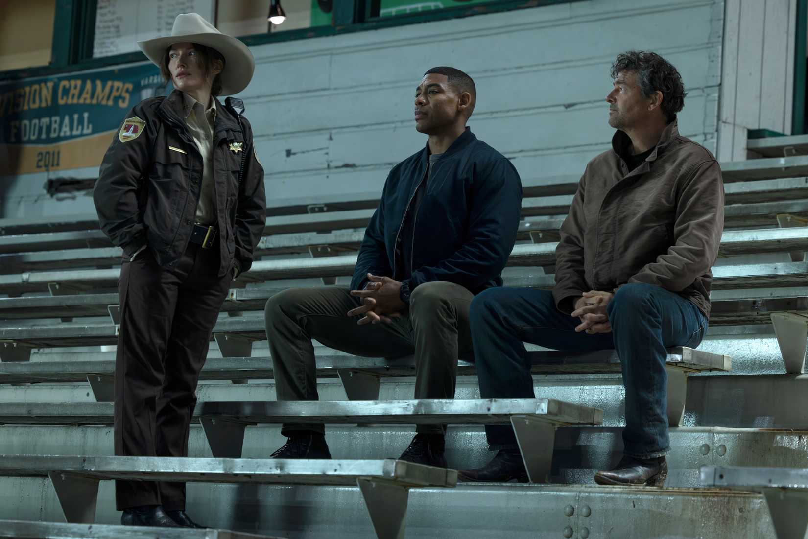 kelly-macdonald-aaron-pierre-kyle-chandler