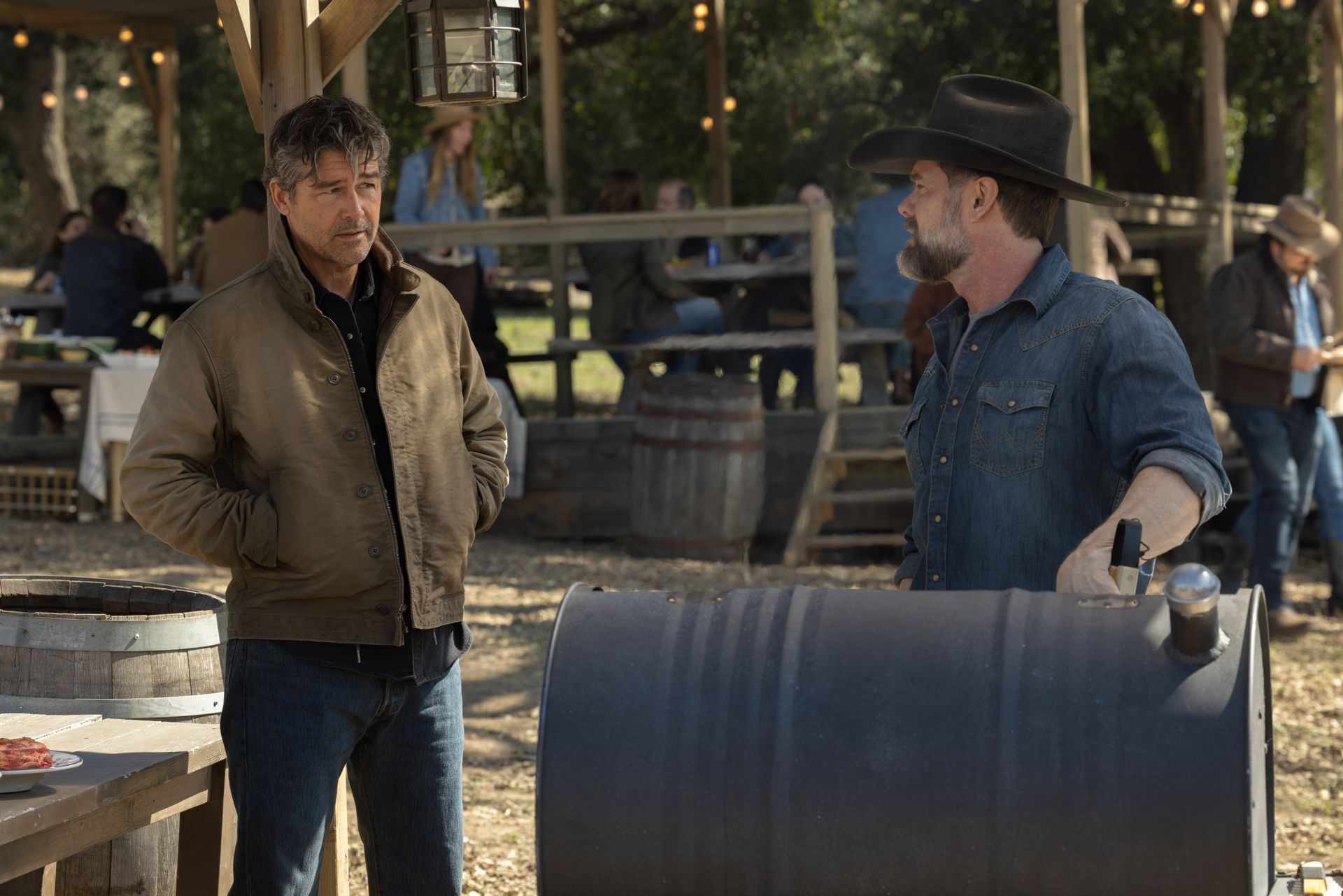 kyle-chandler-garret-dillahunt