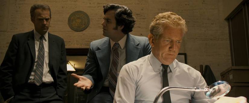A group of crime reporters try to solve the case in Zodiac