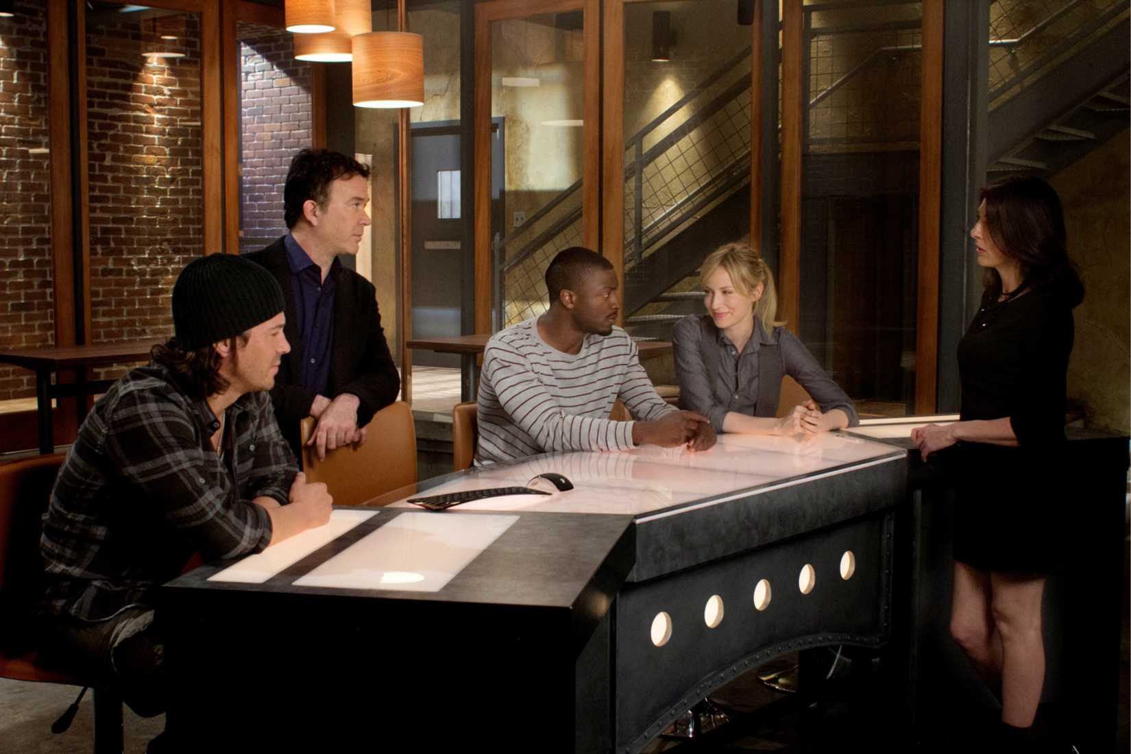 Aldis-Hodge-Gina-Bellman-Beth-Reisgraf-Timothy-Hutton-Christian-Kane-Leverage