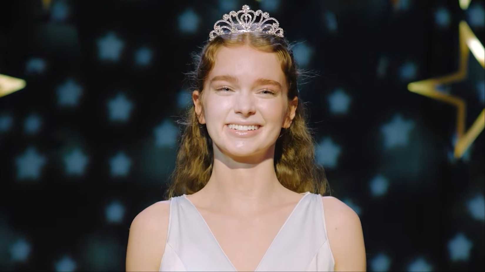 carrie white smiling at prom