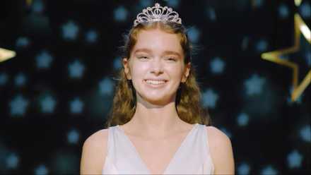 carrie white smiling at prom