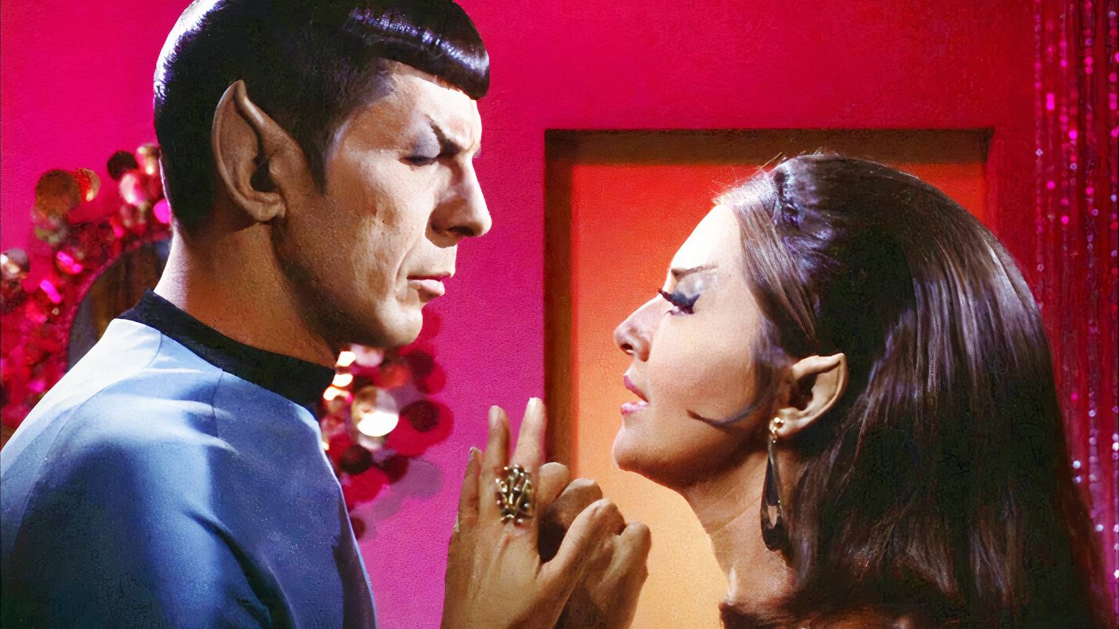 Как эпизод «Инцидент с «Энтерпрайзом» изменил жанр Star Trek Кирк и Спок на борту ромуланского корабля