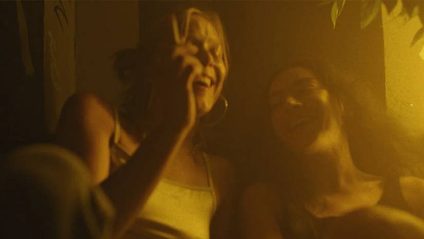Two women laughing in Erupcja
