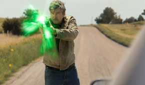 Hal Jordan (Kyle Chandler) wields is Green Lantern ring in Lanterns