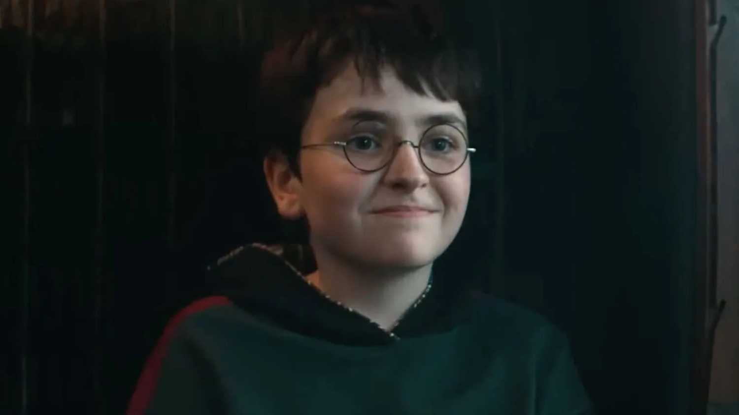 Harry Potter (Dominic McLaughlin) awaits his arrival to Hogwarts