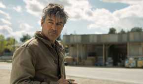Kyle Chandler as Hal in Lanterns