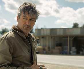 Kyle Chandler as Hal in Lanterns