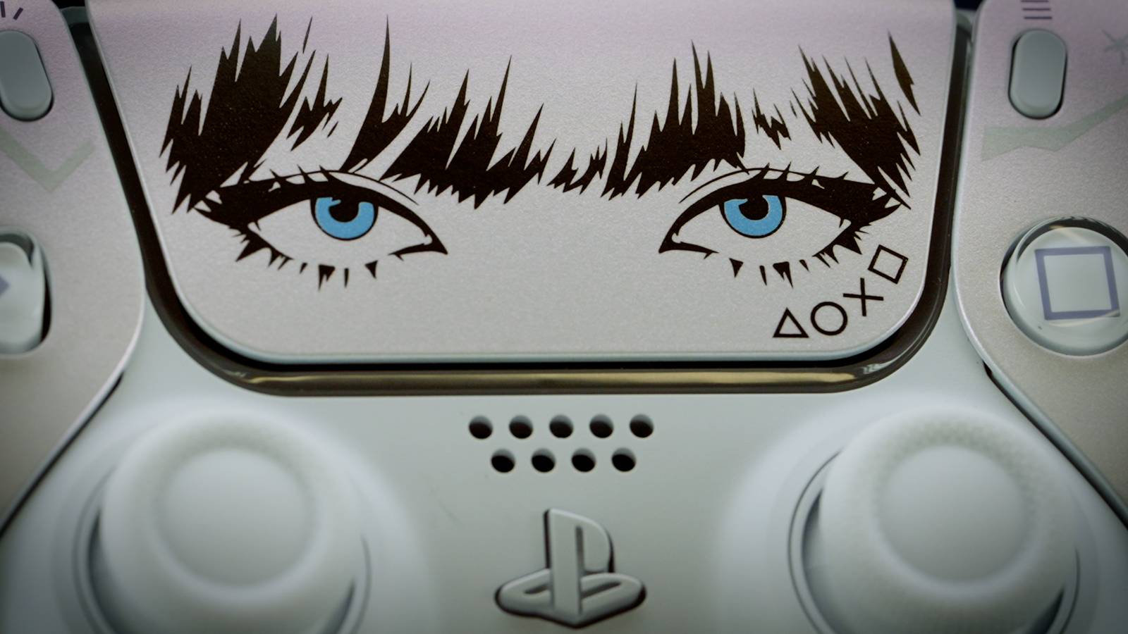 engraved lisa image on dualsense controller