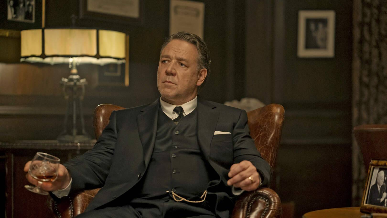 Russell Crowe’s New Crime Thriller Is Already No. 1 on Netflix