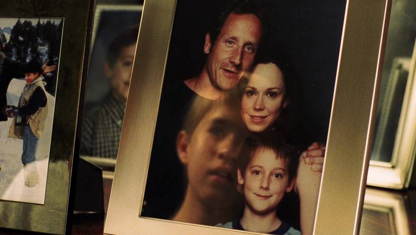 David looks at the family portrait in A.I. Artificial Intelligence