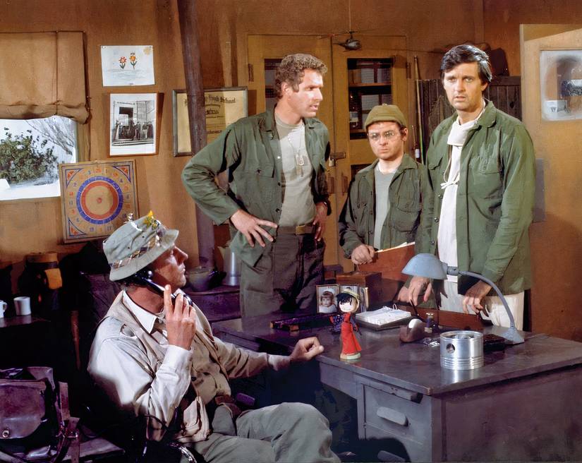 Actors-MASH-McLean-Stevenson-scene-Wayne-Rogers.jpg