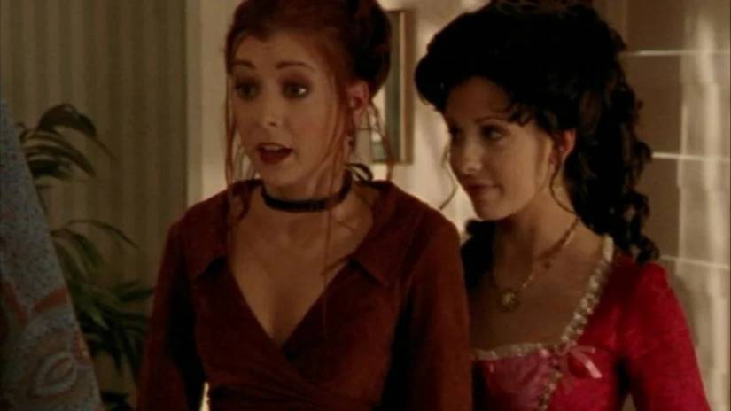 Buffy and Willow in Halloween
