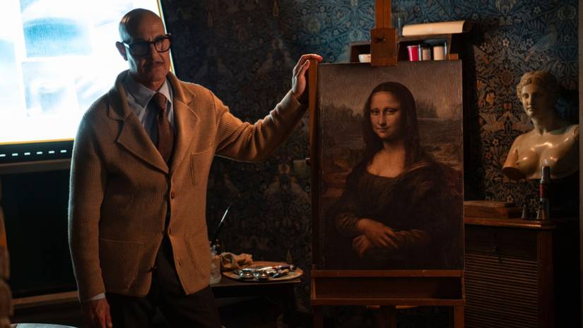 Stanley Tucci standing next to the Mona Lisa in Masterplan