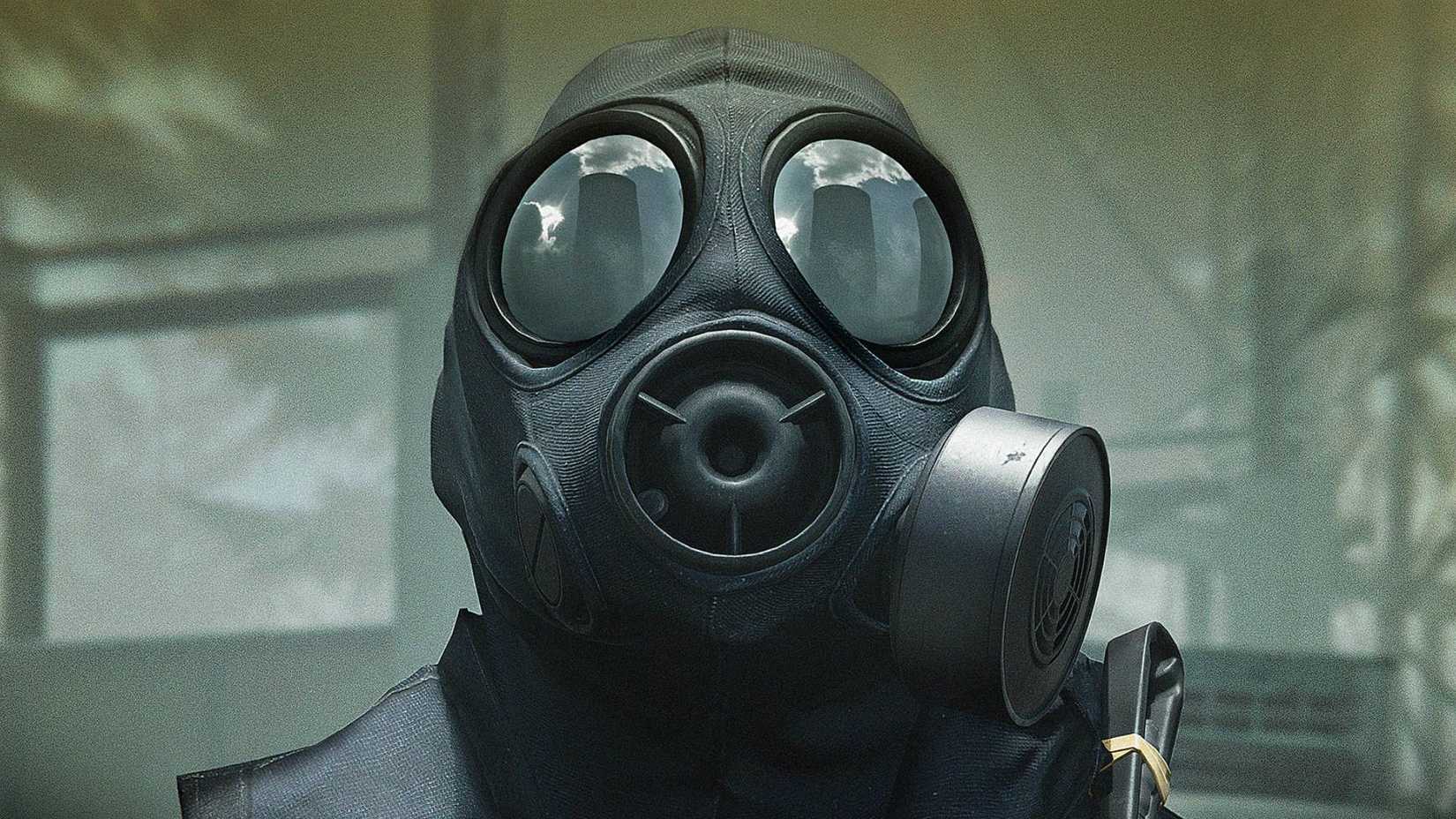 Activision Apologizes for 'Modern Warfare 4' Footage After Backlash 4 A soldier with a gas mask looking up in DMZ in Modern Warfare 4.