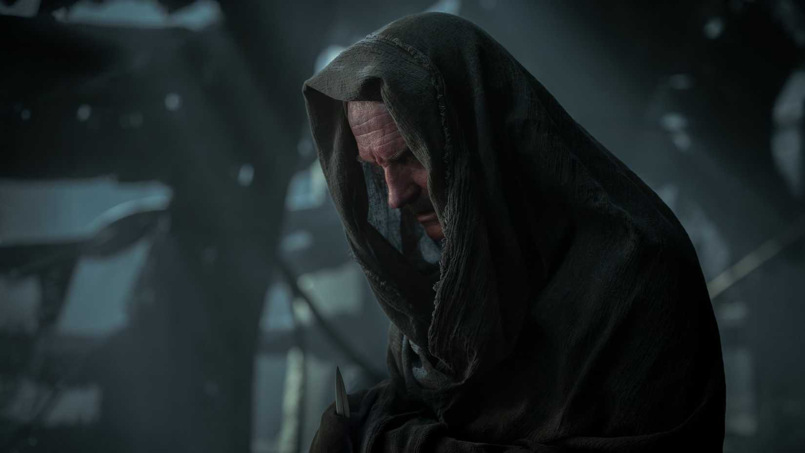 Sinestro (UIlrich-Thomsen) wears a cloak in Lanterns