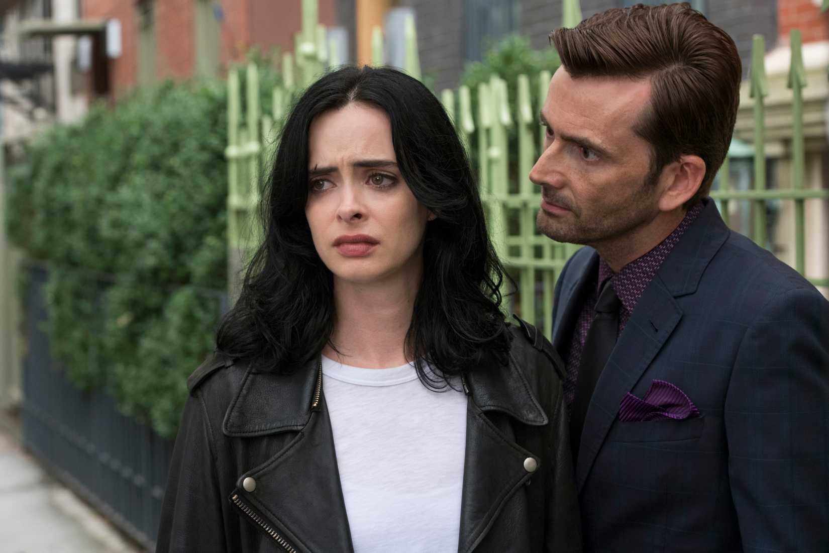 Kyrsten Ritter and David Tennant in Jessica Jones S2, Marvel, Netflix. 