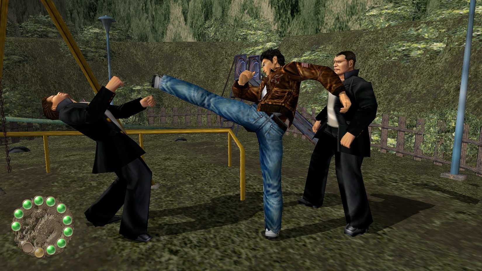 Shenmue 1 &amp; 2 - Ryo fights two people
