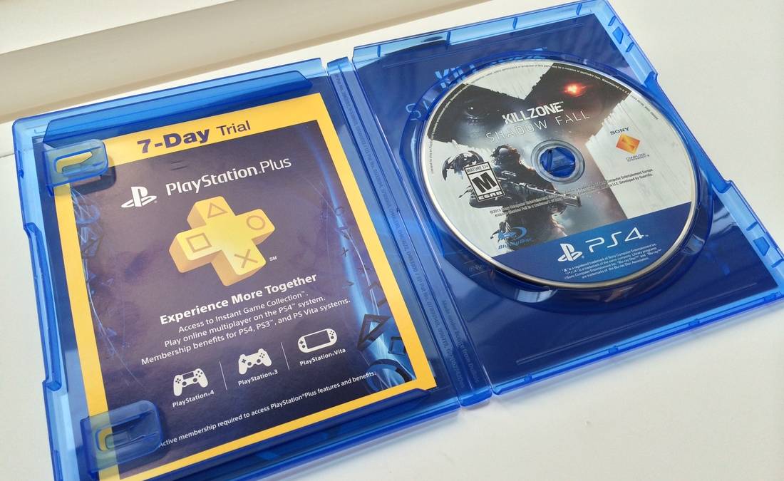 Here's what the inside of a PS4 game case looks like