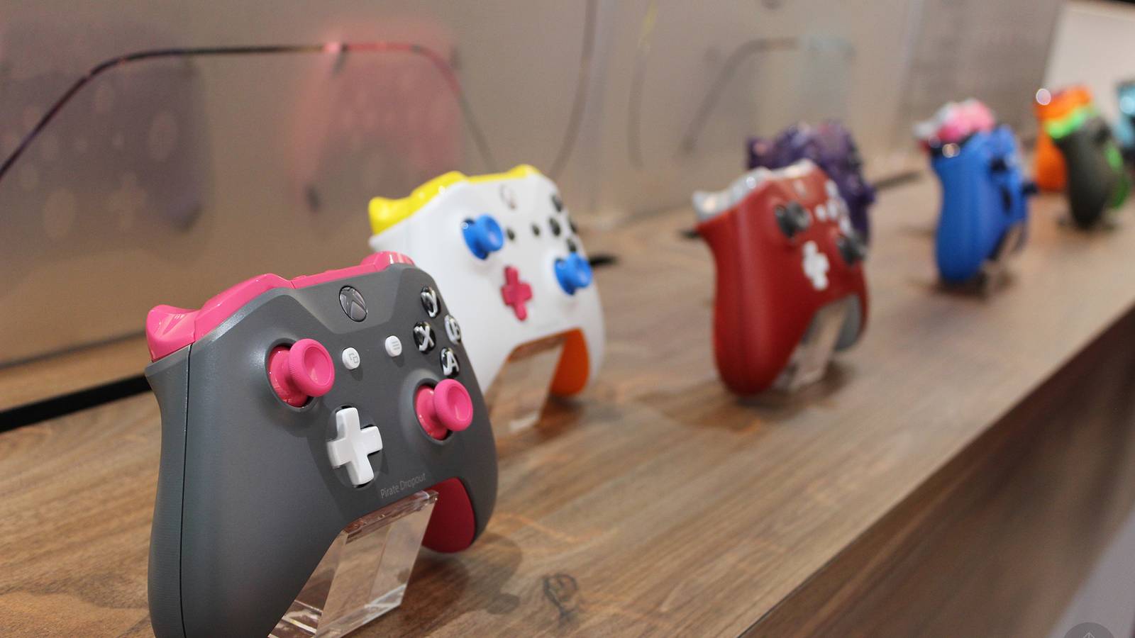 Xbox announces new fully customizable, colorful controllers