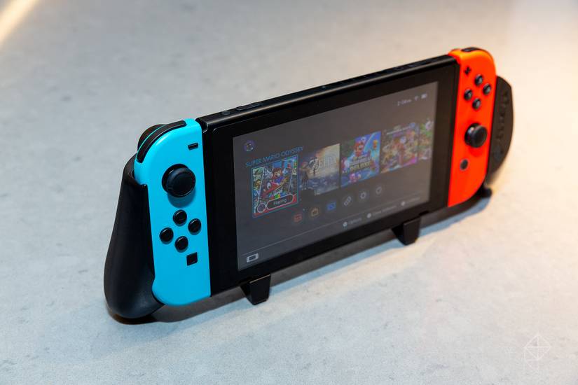 Playing Switch shooters on the go? You may need this grip