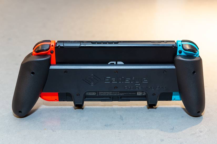 Playing Switch shooters on the go? You may need this grip