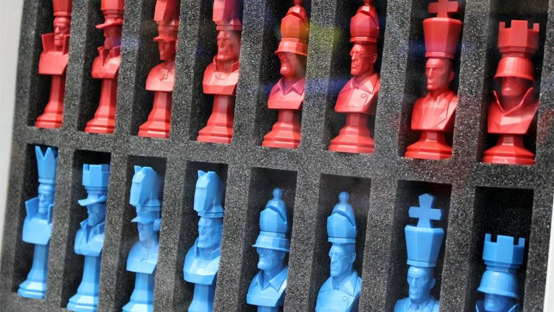 Team Fortress 2 chess set out now
