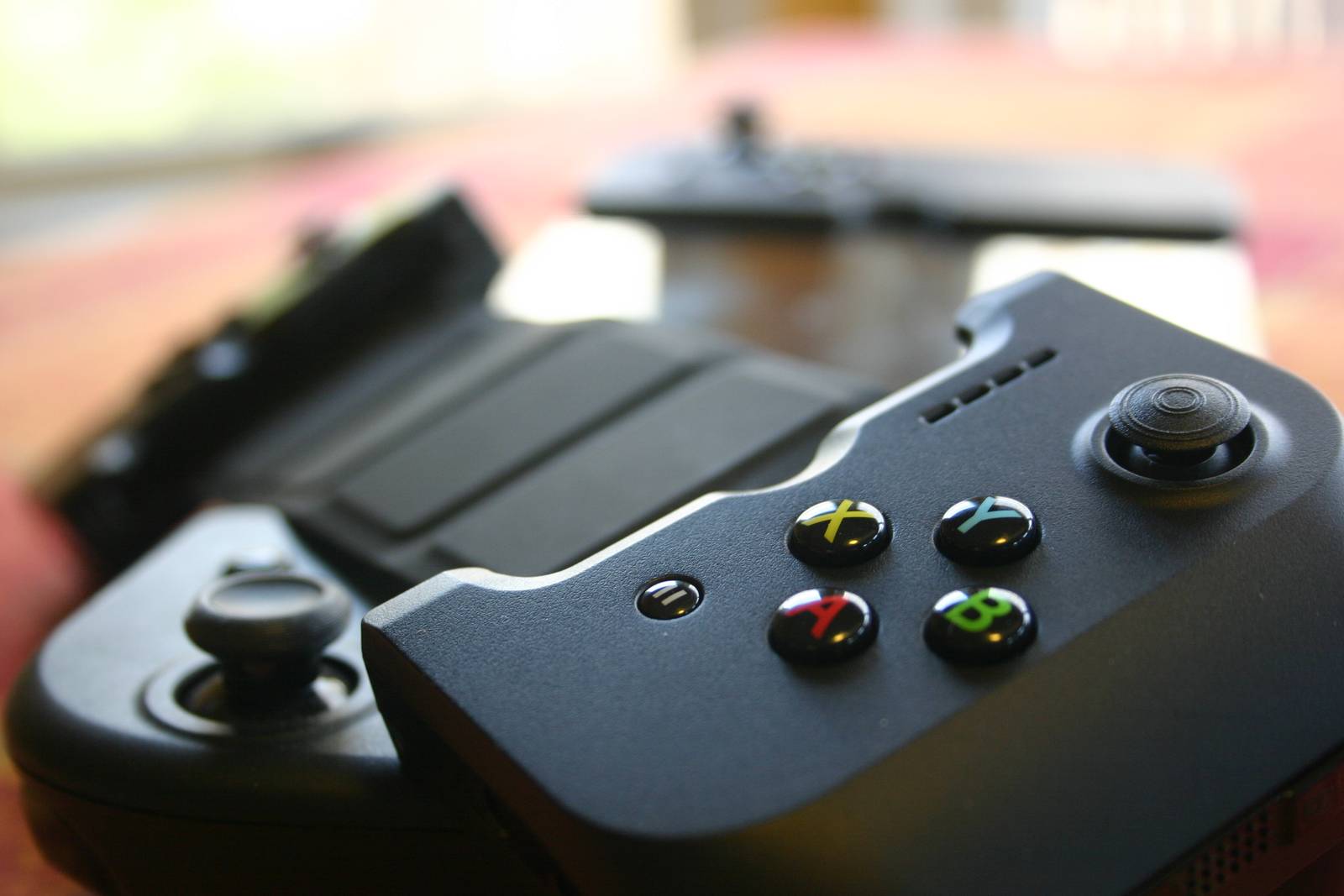 The iPad and iPhone get a worthy controller with the Gamevice