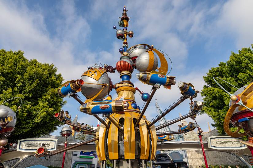 The Disneyland virtual visit: Watch every ride & attraction video in ...