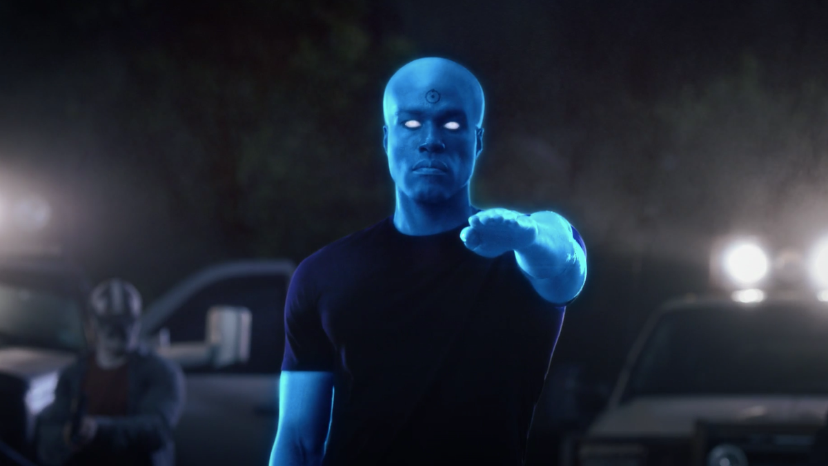 Yahya Abdul-Mateen II as Doctor Manhattan raising his hand and blowing up heads in watchmen