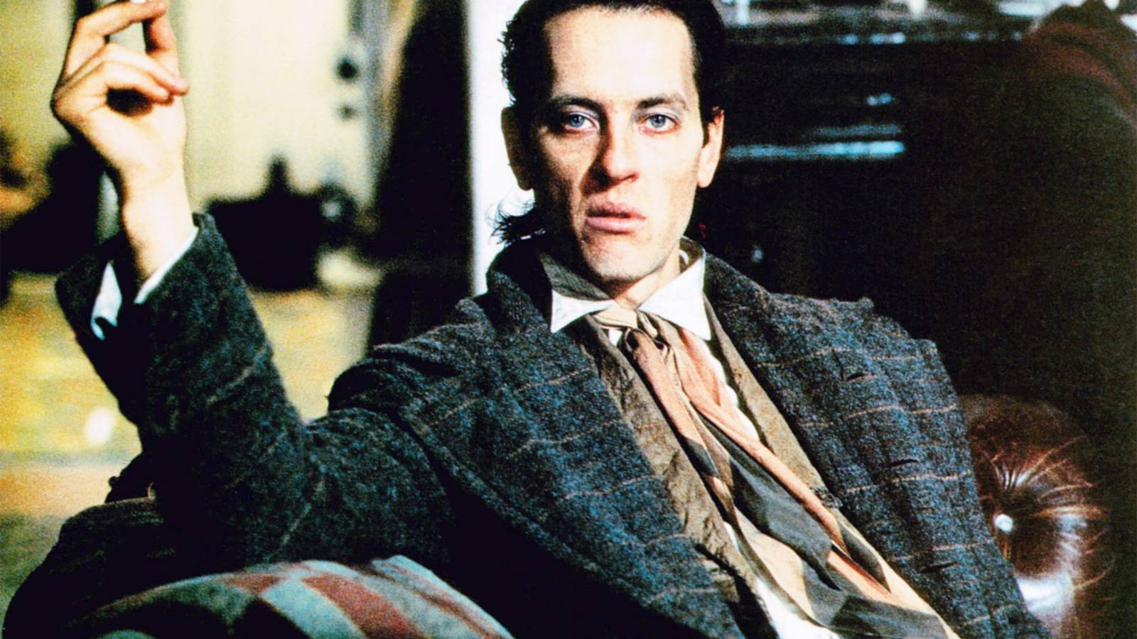 Star Wars' Richard E. Grant is re-creating his greatest movie, Withnail &  I, on Twitter