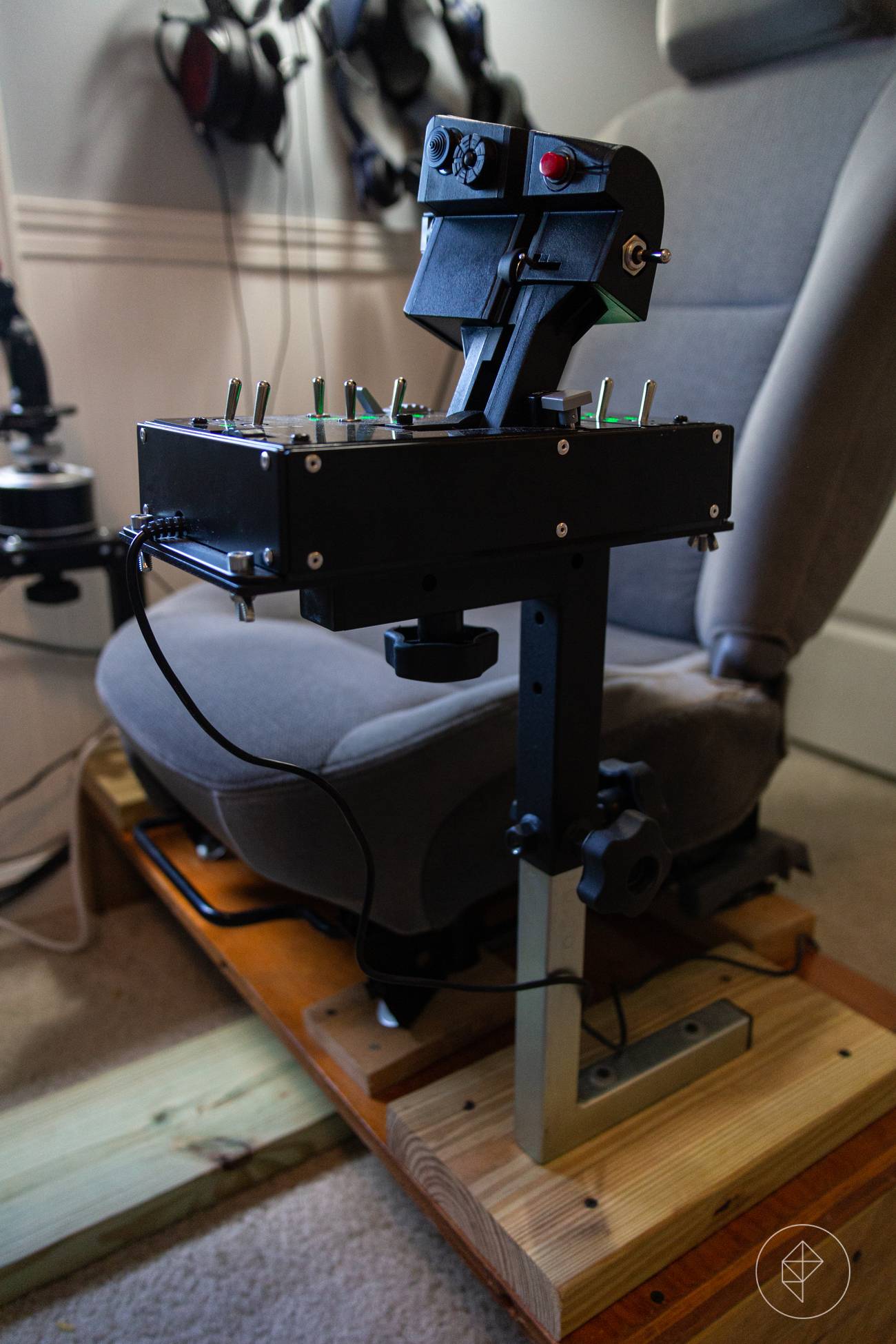 How to build a flight simulator cockpit for PC games