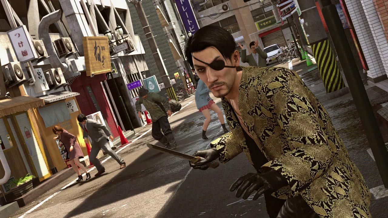 Goro Majima is armed with a knife in a screenshot from Yakuza Kiwami 2