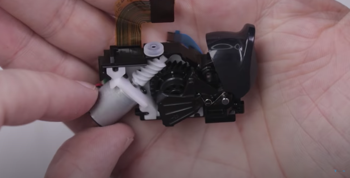 DualSense teardown reveals how PS5’s ‘adaptive triggers’ work