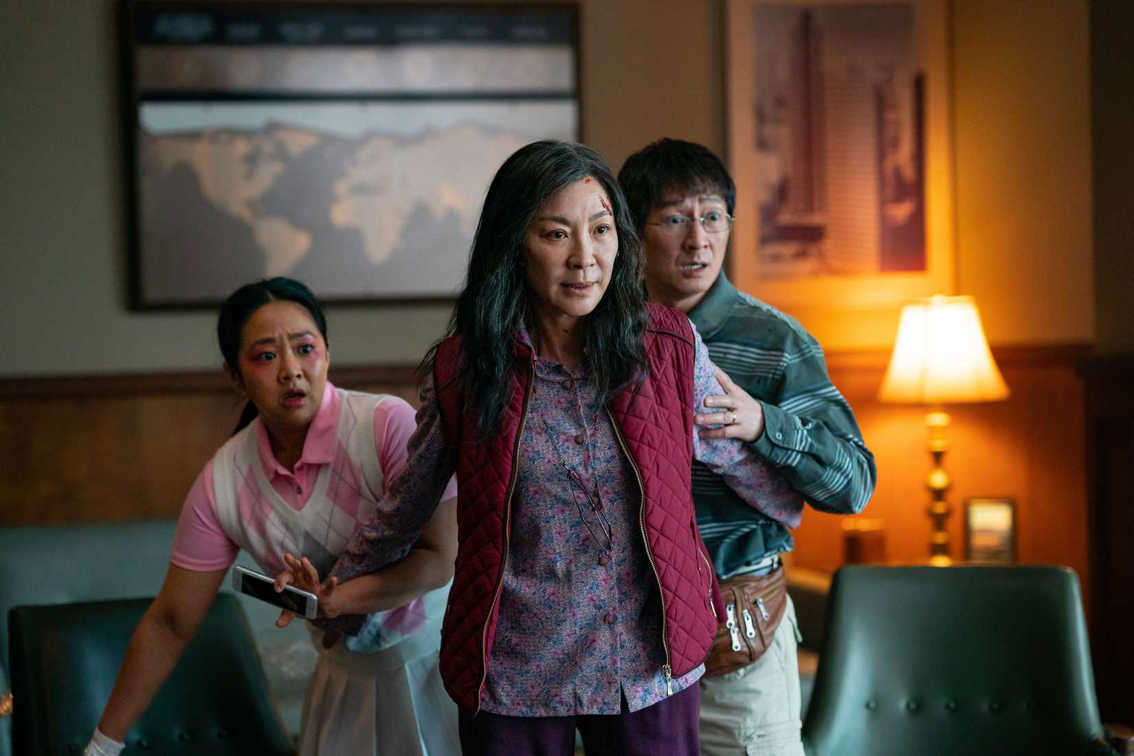  Michelle Yeoh protects Ke Huy Quan and Stephanie Hsu