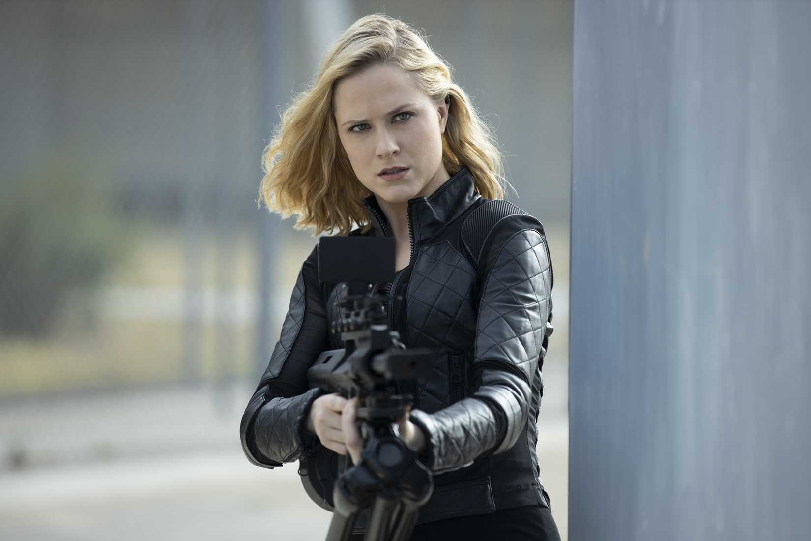 Evan Rachel Wood portraying Dolores Abernathy in a tactical stance.