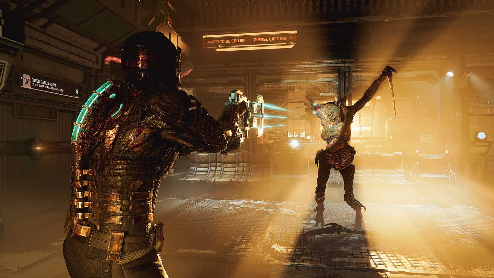 Dead Space (2023) - Isaac Clarke aims his plasma cutter at the limbs of a terrifying undead necromorph and it’s spindly, long limbs.