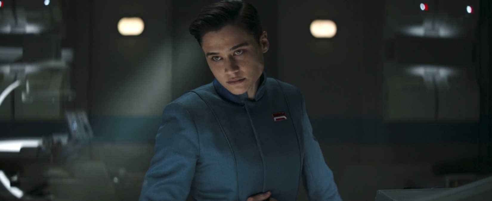 Elia Kane cranking up the voltage on the mind flayer while looking dead inside in The Mandalorian