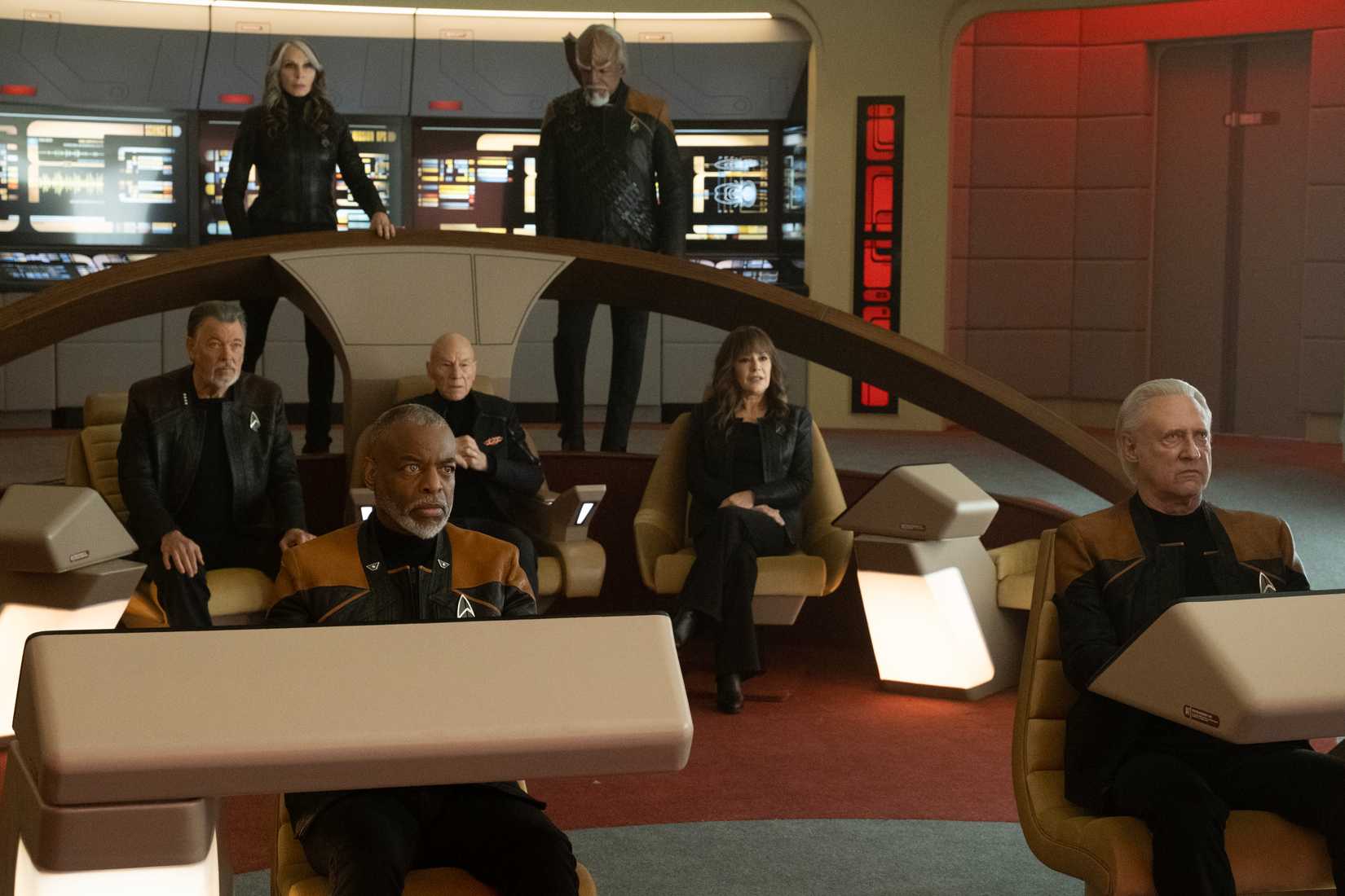 The cast of TNG on the deck of the Enterprise in the finale of Picard season 3