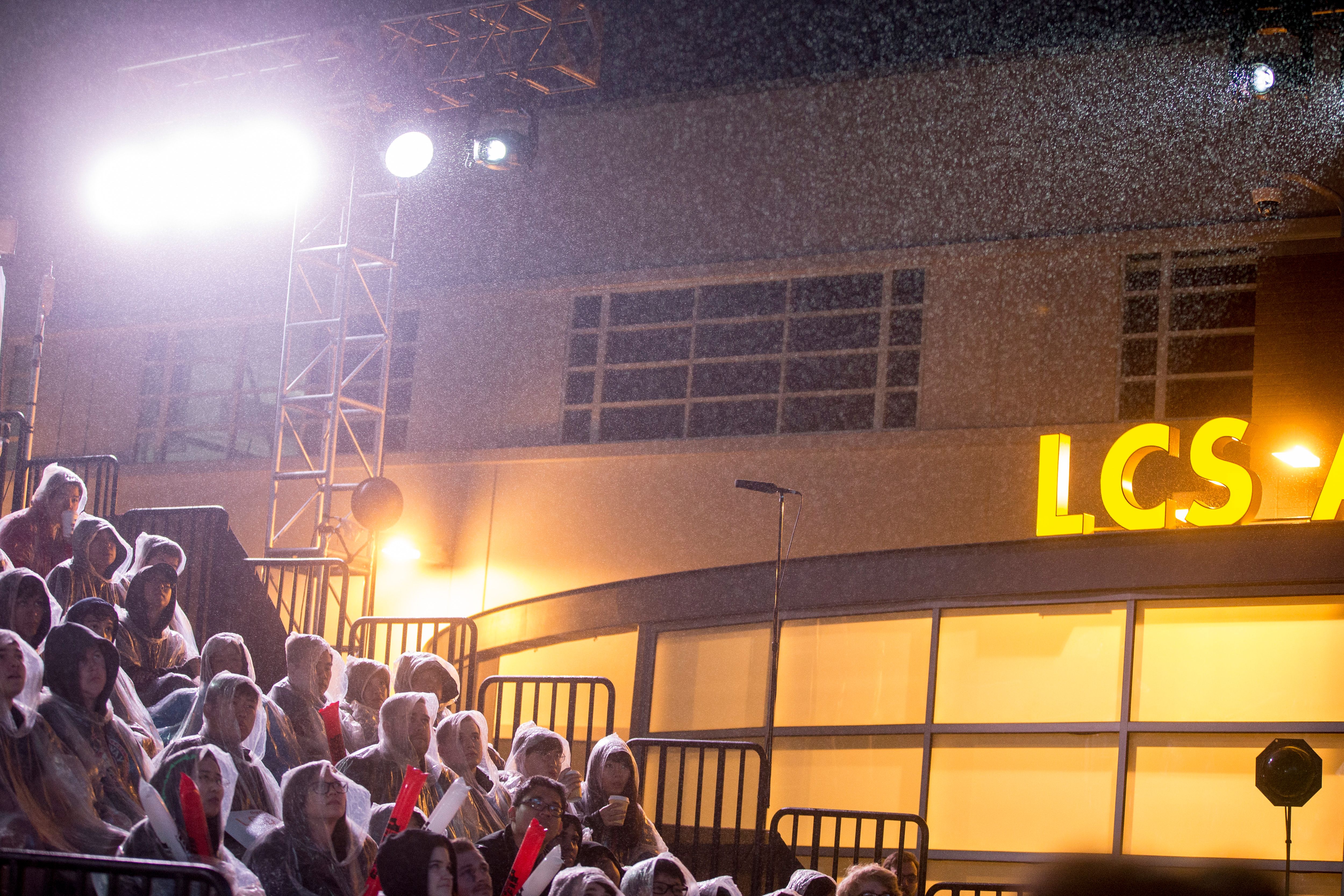 All-Star 2015 Los Angeles, fans watch the game in the rain