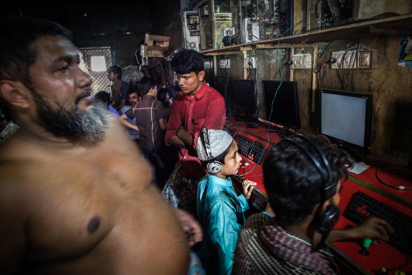 Gaming in Dhaka | Photo Essay