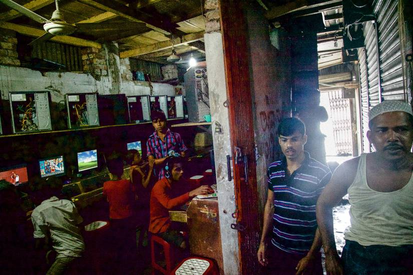 Gaming in Dhaka | Photo Essay