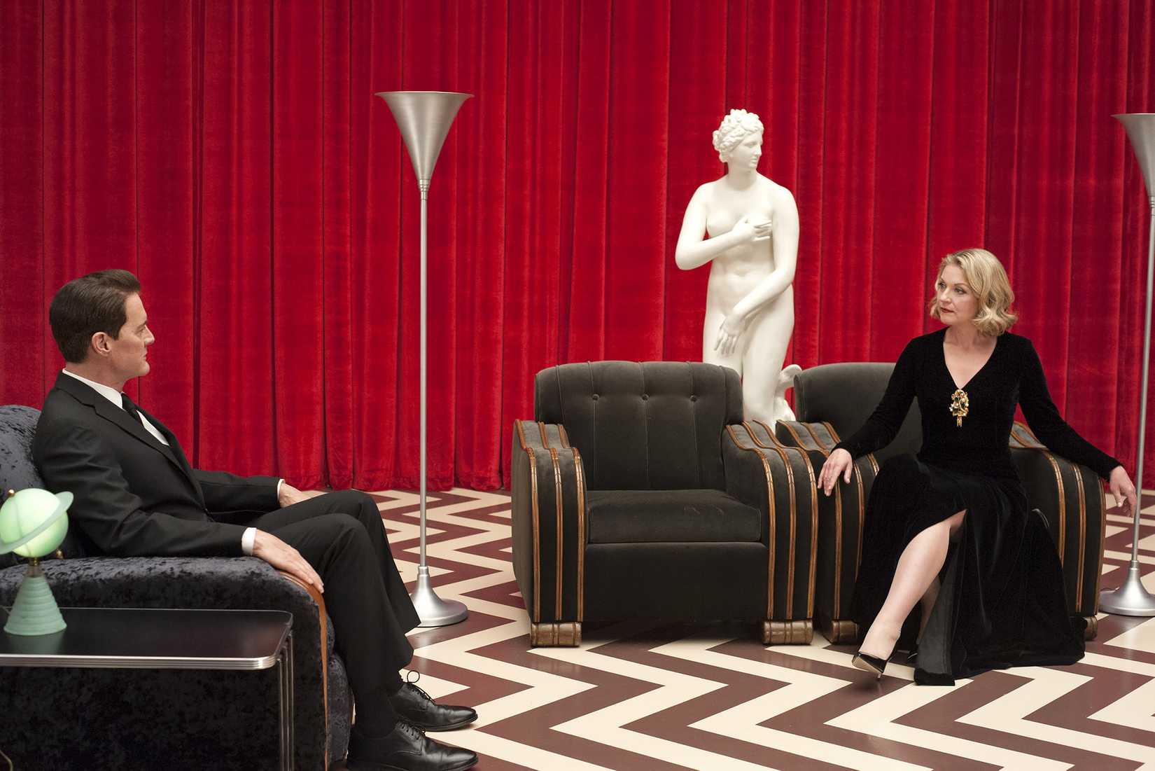 (L-R) Kyle MacLachlan and Sheryl Lee as FBI Special Agent Dale Cooper and Laura Palmer in the Black Lodge in Twin Peaks: The Return.