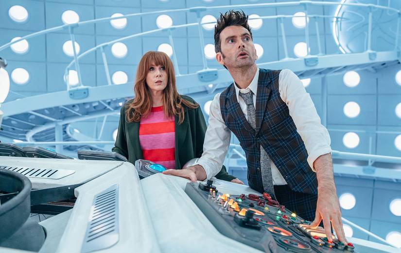Donna (Catherine Tate) and The Doctor (David Tennant) looking up at something in the TARDIS kind of shocked