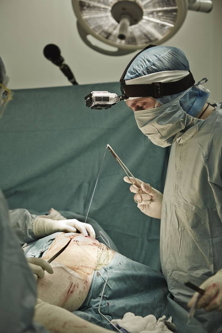 Watch the first Oculus Rift operation meant to change the way surgeons ...