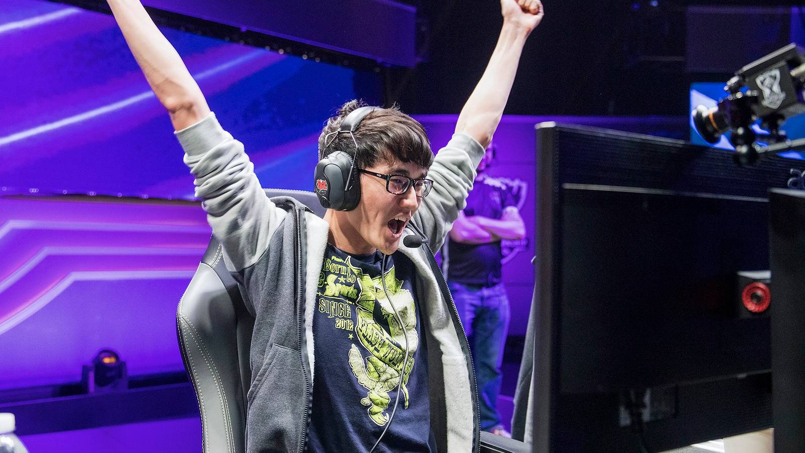Flash Wolves announces roster will return next year