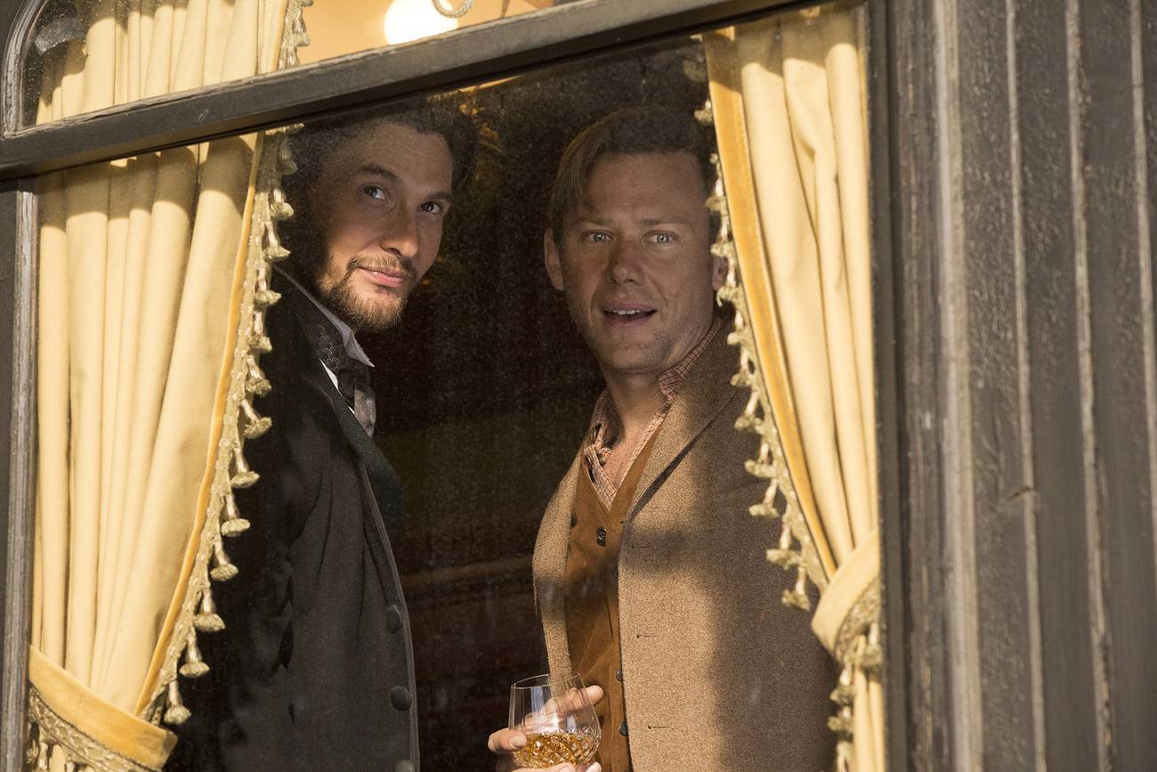 Jimmi Simpson and Ben Barnes in Westworld